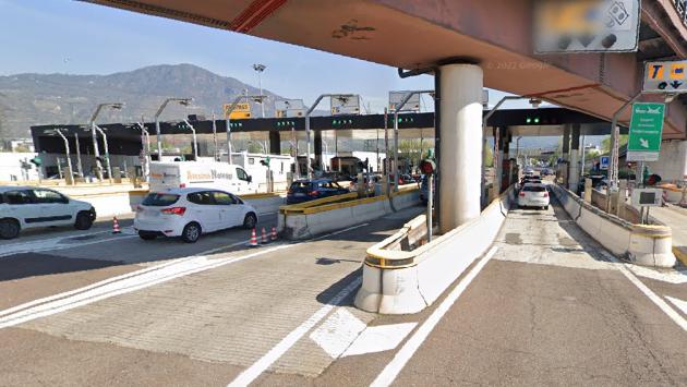 Varca il telepass contromano a Bolzano: era ubriaco