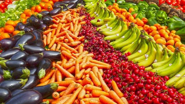 Caro prezzi taglia frutta e verdura a tavola, -11% in 6 mesi