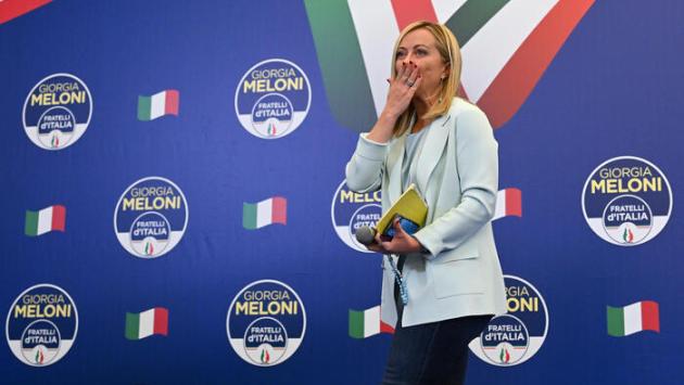 La notte di "orgoglio, riscatto e lacrime" della Meloni: "L'Italia ha scelto noi, governeremo per tutti". Cita S.Francesco e festeggia sulle note di Rino Gaetano: video