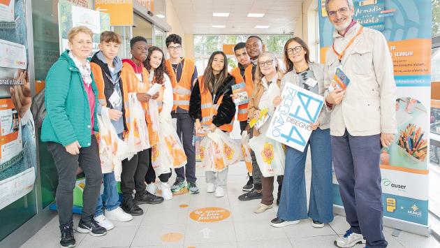 Penne, colori e quaderni  per i bimbi in difficoltà