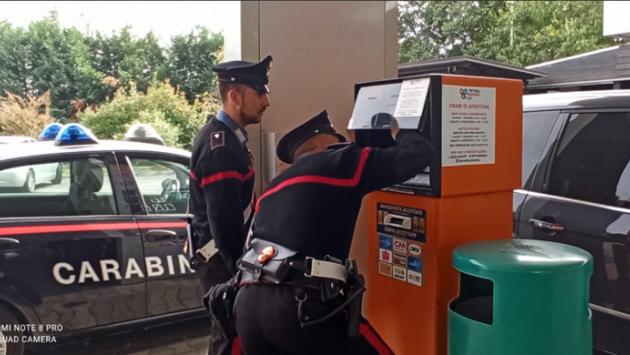 Arrestati dai carabinieri gli hacker delle card carburanti