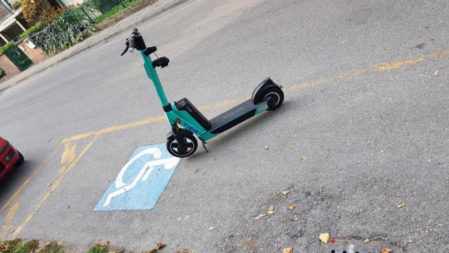 Bella parcheggiata in via Zanguidi 