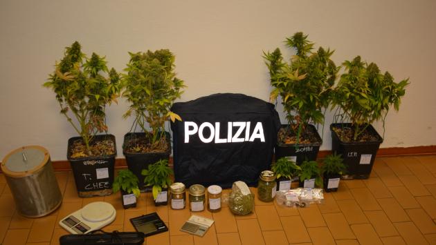 Polizia: attività di contrasto al fenomeno dello spaccio di sostanze stupefacenti