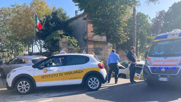 Auto nel fossato: traffico alternato sull'Asolana