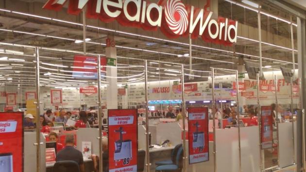 Tentano furto di un Air Pods Pro presso il negozio Mediaworld. Denunciati due georgiani.