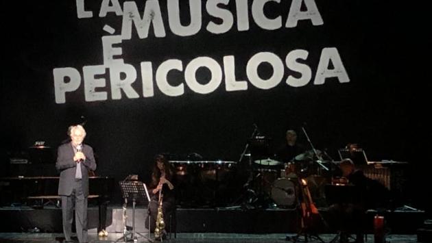Nicola Piovani, è iniziato il concerto (e il tributo del teatro Regio)