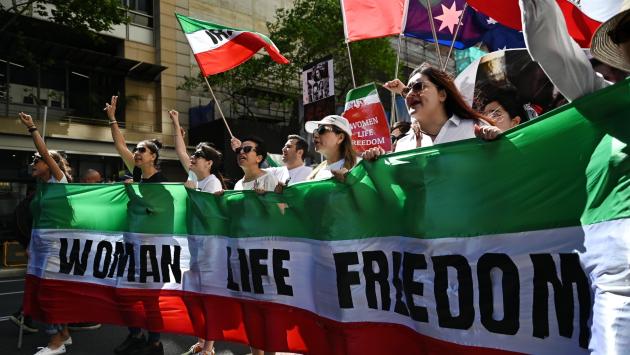 Un'altra Mahsa Amini, Nasrin Ghadri uccisa a manganellate in Iran