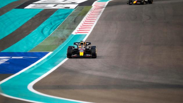 F1 ultimo atto, ad Abu Dhabi trionfa Verstappen.  Leclerc: è 2° nel Mondiale