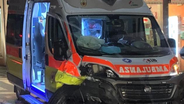 Salsomaggiore: incidente a Ponteghiara, danneggiata la nuova ambulanza della Pubblica