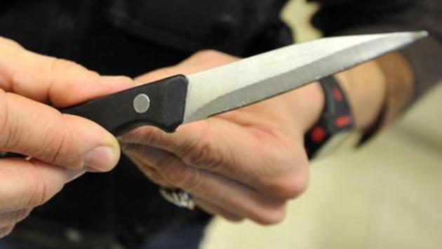 Uccide il compagno con una coltellata e chiama il 112 