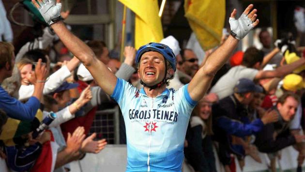 Tragedia nel Vicentino: morto l'ex campione di ciclismo Rebellin, travolto da un camion