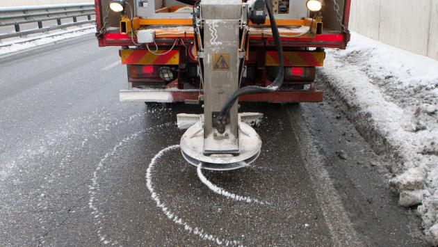Pericolo ghiaccio: spargisale in azione