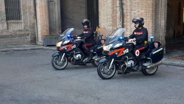 Ruba una bici da 2mila euro in una cantina in via Venezia: denunciato 26enne