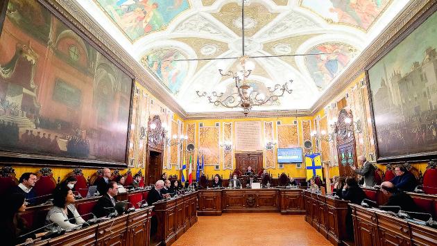 Bilancio del Comune: discussione fino alle 3,45 ma restano emendamenti. Oggi un'altra "maratona" per l'approvazione