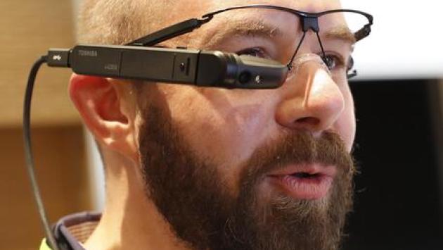 Occhiali smart e auto connesse, i tecno trend  del 2023