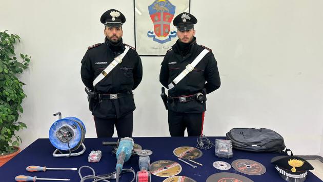 CONTROLLI DELLE PATTUGLIE CARABINIERI IN PREVENZIONE DEI FURTI: SEQUESTRATI ARNESI ATTO ALLO SCASSO, DUE DENUNCIATI