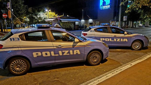 Lite in famiglia, arrivano le volanti: denunciato un 49enne aggressivo con la moglie e poi con i poliziotti