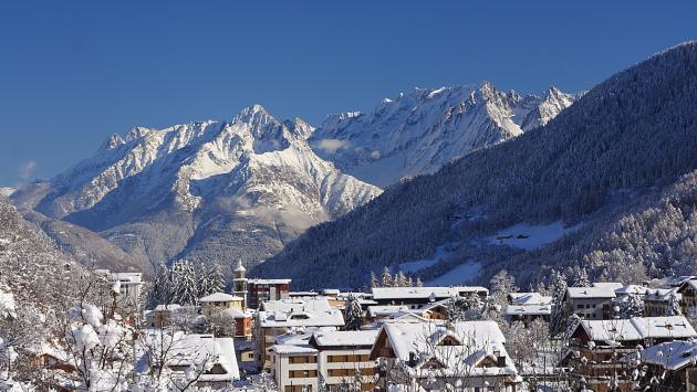 Aprica, uno sciatore ventenne di La Spezia si schianta contro un cannone sparaneve e muore