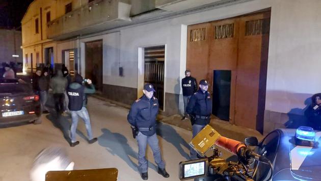 Trovato un terzo covo, Messina Denaro ha vissuto lì fino a giugno. A Campobello Forze dell'ordine  a caccia dei rifugi del boss