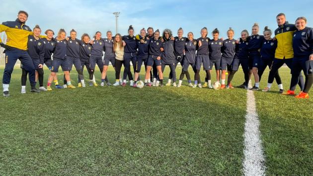 Anche il Parma calcio aderisce alla giornata dei calzini spaiati