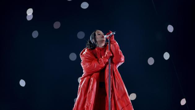 I Chiefs vincono Super Bowl, Rihanna superstar incinta 
