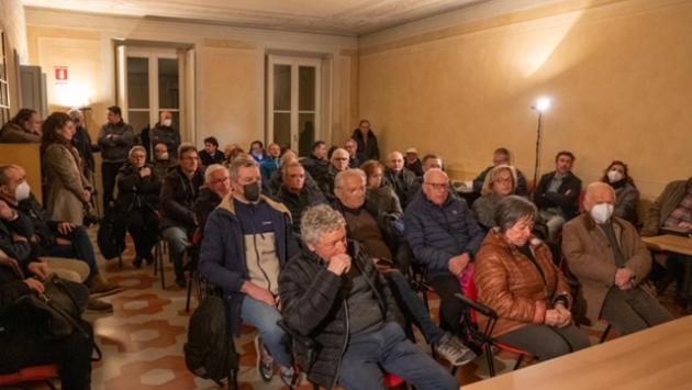 Sala civica gremita a Baganzola per il primo incontro di Sindaco e Giunta con i Quartieri