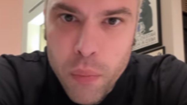 Fedez e la sua presunta omosessualità: insulti social a Mario Giordano
