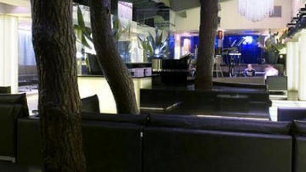 Si trancio' un dito ballando alla discoteca 'Pineta', condanna a 3 mesi