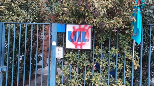Atti vandalici, presa di mira la sede della Uil in via Bernini