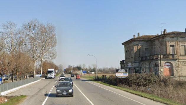 Scontro fra tre auto in via Emilia Ovest: 9 feriti