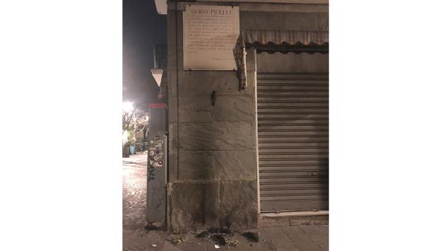 Rintracciato l’uomo che avrebbe bruciato la corona di fiori posta sotto la lapide di Guido Picelli