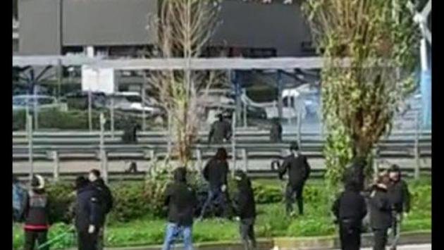 Scontri fra tifosi di Roma e Napoli nell'area di servizio in A1: in corso 33 perquisizioni