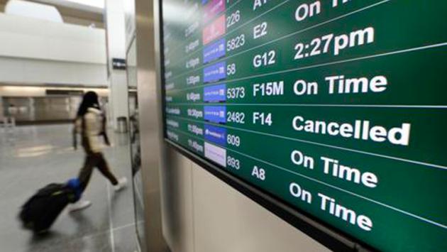 Codici: caos voli e vacanze a rischio, ecco come tutelarsi in caso di cancellazioni