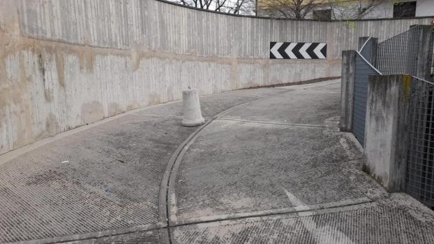 Ripulito il parcheggio di via Trieste