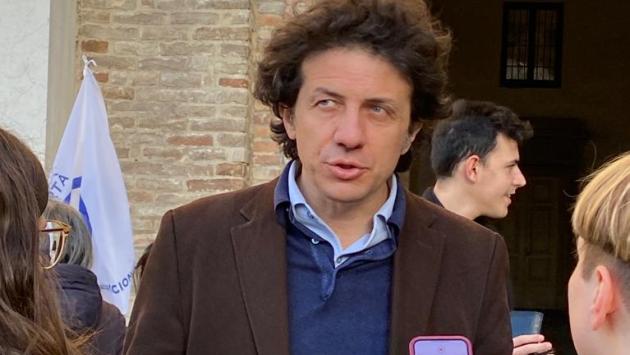 Piazza Garibaldi, Marco Cappato raccoglie le firme per la  legge regionale per regolamentare l'auto medico alla morte volontaria