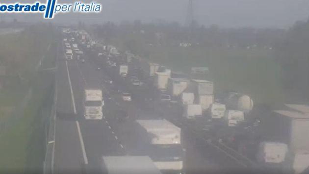 A1: il traffico traa Parma e Reggio è tornato normale. 8 chilometri di coda al bivio dell'Autobrennero