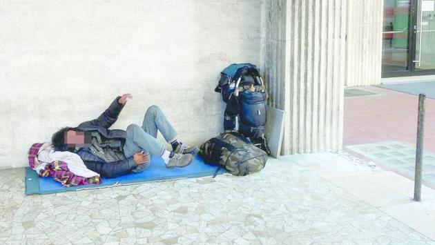 Senzatetto: bivacchi in strada, tende nei parchi