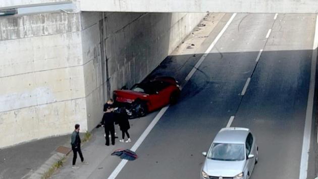 Auto distrutta 