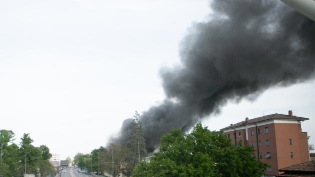 Via Emilio Lepido, durante l'incendio trovate tracce di diossina