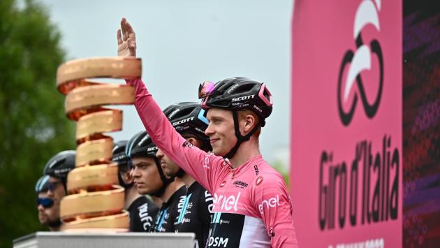 Giro d'Italia, l'azzurro Bais vince la 7a tappa. Leknessund conserva la maglia rosa