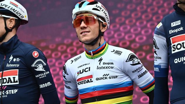 Giro: Evenepoel vince la nona tappa a crono e torna in maglia rosa