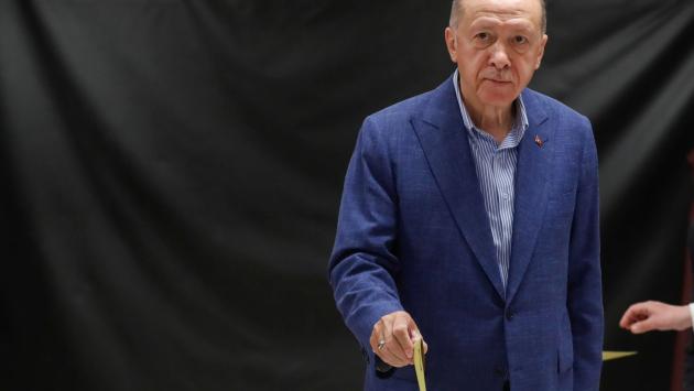 Erdogan vince le elezioni con il 52,1% dei voti