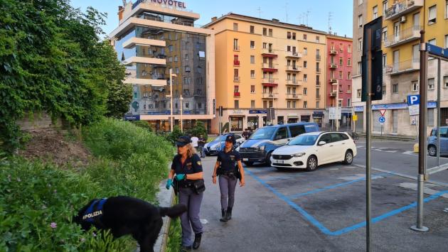 Intensificati i controlli del territorio. Sequestrato stupefacente. Espulso extracomunitario. Denunciati due extracomunitari per falsa attestazione resa a pubblico ufficiale, e uno perché inottemperan