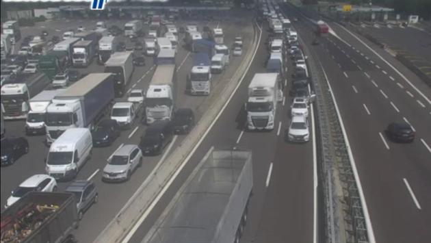 L'A14 chiusa a Bologna per un incidente tra 3 camion.  In direzione dell’allacciamento con l’A1 