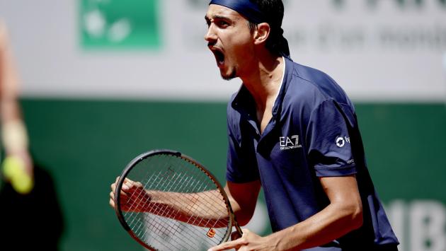 Straordinario Sonego: rimonta da 0-2 e batte al quinto Rublev al Roland Garros