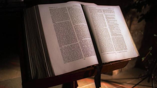 "Volgare e violenta", la Bibbia vietata  in un distretto scolastico dello Utah