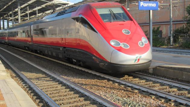 Da domenica torna l'orario estivo dei treni: tante conferme.  Autobus per la Parma-Suzzara e per l'Alta velocità a Reggio