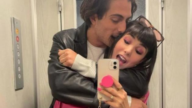 Damiano dei maneskin e Giorgia si sono lasciati.  In un video lui bacia Martina, un'amica della band