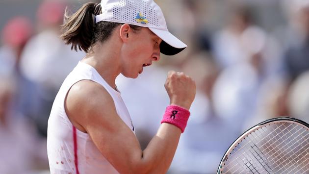 La numero uno del mondo, Iga Swiatek, vince Roland Garros