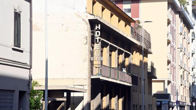 Bimba scomparsa a Firenze: i cacciatori dei Carabinieri setacciano l'ex hotel Astor. Il padre di Kata torna in carcere 